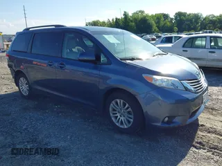 2014 Toyota Sienna XLE z VIN 5TDYK3DC9ES526117, wystawiony jako IAAI lot #42247546 z przebiegiem 119 096 mil mil oraz . Historia ofert i sprzedaży dostępna na DreamBid. Obrazek 1.