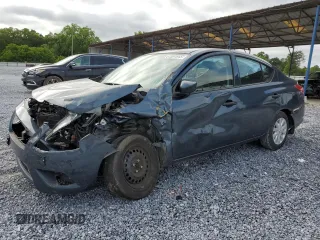 2016 Nissan Versa S with VIN 3N1CN7AP0GL885223, listed as a Copart auction lot 61551645 with 181,478 mi miles and Salvage title. Bid and sale history available at DreamBid. Image 1.