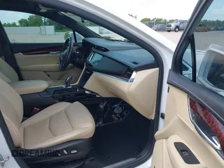 2017 Cadillac XT5 Luxury FWD z VIN 1GYKNBRS0HZ194069, wystawiony jako IAAI lot #42688346 z przebiegiem Nie podano mil oraz . Historia ofert i sprzedaży dostępna na DreamBid. Obrazek 5.