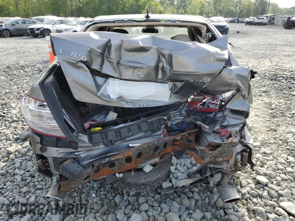 2011 Mercedes-Benz C 300 Sport z VIN WDDGF8BB3BR164454, wystawiony jako Copart lot #53807685 z przebiegiem 194 025 mil mil oraz Szkoda całkowita • Salvage title. Historia ofert i sprzedaży dostępna na DreamBid. Obrazek 6.