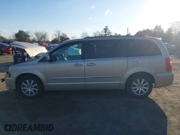 2015 Chrysler Town & Country Touring with VIN 2C4RC1BG8FR537647, listed as a IAAI auction lot 41888638 with 146,866 mi miles. Bid and sale history available at carsss.com. Image 14.