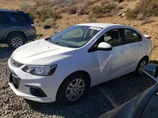 2019 Chevrolet Sonic LS z VIN 1G1JB5SB0K4148048, wystawiony jako Copart lot #74121674 z przebiegiem 37 105 mil mil oraz Szkoda całkowita • Salvage title. Historia ofert i sprzedaży dostępna na DreamBid. Obrazek 1.