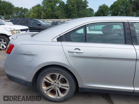 2015 Ford Taurus SEL z VIN 1FAHP2E88FG133328, wystawiony jako IAAI lot #42179649 z przebiegiem 127 171 mil mil oraz . Historia ofert i sprzedaży dostępna na DreamBid. Obrazek 19.