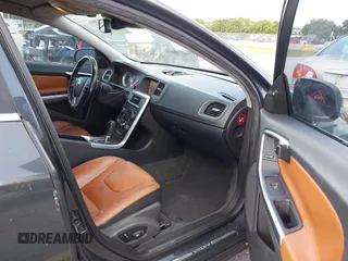 2012 Volvo S60 T5 с VIN YV1622FSXC2042252, выставлен на аукционе IAAI как лот 42546252 с пробегом 117 212 миль миль и . История ставок и продаж доступна на DreamBid. Изображение 5.