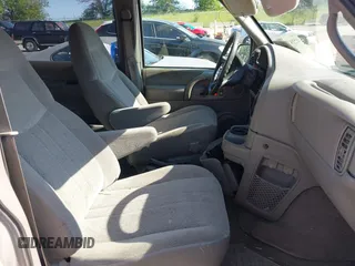 2004 Chevrolet Astro z VIN 1GNEL19X24B104686, wystawiony jako IAAI lot #42281386 z przebiegiem 154 038 mil mil oraz . Historia ofert i sprzedaży dostępna na DreamBid. Obrazek 5.