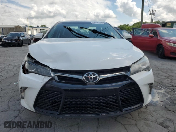 2017 Toyota Camry XLE z VIN 4T1BF1FK4HU703560, wystawiony jako Copart lot #58916665 z przebiegiem 93 281 mil mil oraz Szkoda całkowita • Salvage title. Historia ofert i sprzedaży dostępna na DreamBid. Obrazek 5.