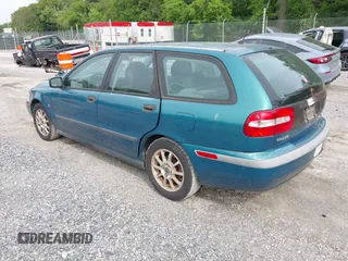 2001 Volvo V40 z VIN YV1VW29531F656295, wystawiony jako IAAI lot #42280990 z przebiegiem 175 196 mil mil oraz . Historia ofert i sprzedaży dostępna na DreamBid. Obrazek 3.