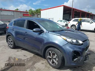 2020 Kia Sportage LX with VIN KNDPM3AC3L7713581, listed as a IAAI auction lot 40255286 with 90,221 mi miles. Bid and sale history available at carsss.com. Image 1.