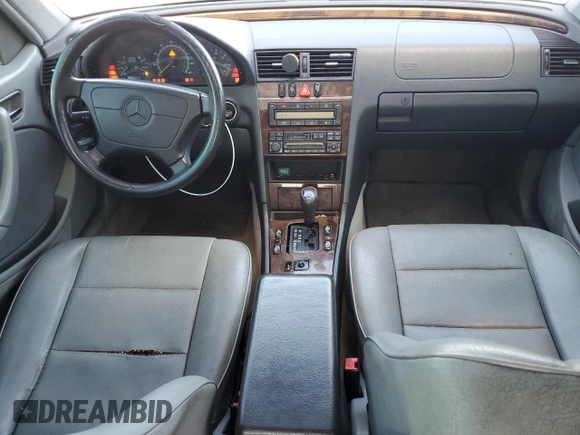 1998 Mercedes-Benz C 230/260/280/320 z VIN WDBHA29G0WF679266, wystawiony jako Copart lot #86760014 z przebiegiem 253 165 mil mil oraz Szkoda całkowita • Salvage title. Historia ofert i sprzedaży dostępna na DreamBid. Obrazek 8.