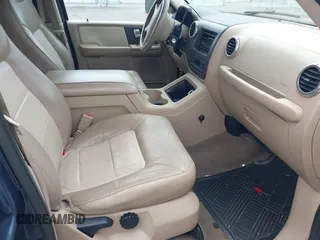 2004 Ford Expedition Eddie Bauer z VIN 1FMFU17L34LA52405, wystawiony jako IAAI lot #42471555 z przebiegiem 349 322 mil mil oraz . Historia ofert i sprzedaży dostępna na DreamBid. Obrazek 5.