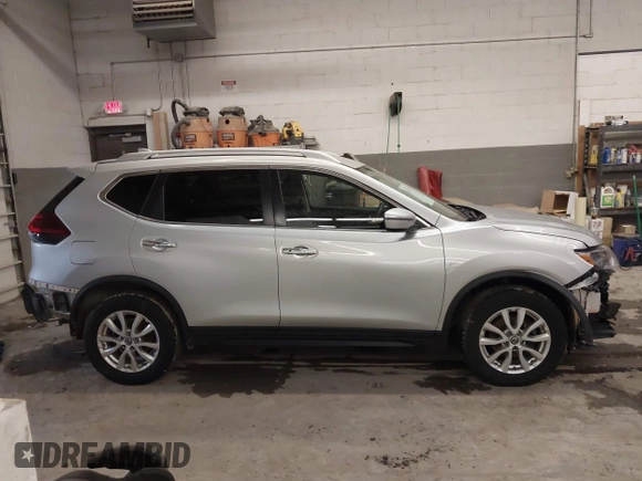 2019 Nissan Rogue SV with VIN KNMAT2MV3KP525593, listed as a IAAI auction lot 42044497 with 122,176 mi miles. Bid and sale history available at carsss.com. Image 14.