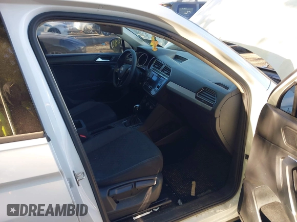 2020 Volkswagen Tiguan S z VIN 3VV1B7AX5LM010741, wystawiony jako IAAI lot #42030616 z przebiegiem 104 533 mil mil oraz . Historia ofert i sprzedaży dostępna na DreamBid. Obrazek 5.