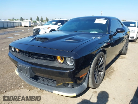 2019 Dodge Challenger R/T Scat Pack z VIN 2C3CDZFJ9KH556896, wystawiony jako IAAI lot #41892608 z przebiegiem 60 747 mil mil oraz . Historia ofert i sprzedaży dostępna na DreamBid. Obrazek 18.