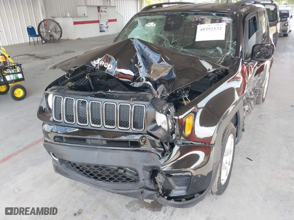 2020 Jeep Renegade Latitude with VIN ZACNJABB6LPL76835, listed as a IAAI auction lot 40352132 with 119,750 mi miles. Bid and sale history available at carsss.com. Image 6.