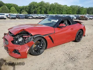2019 BMW Z4 sDrive30i z VIN WBAHF3C59KWW23527, wystawiony jako Copart lot #55836075 z przebiegiem Nie podano mil oraz Szkoda całkowita • Salvage title. Historia ofert i sprzedaży dostępna na DreamBid. Obrazek 1.