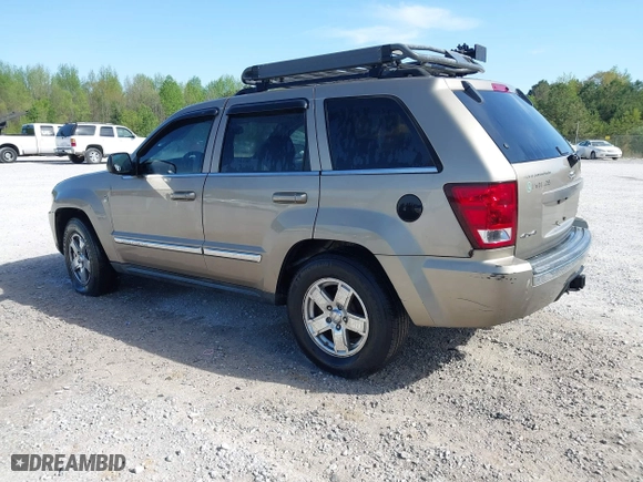 2005 Jeep Grand Cherokee Limited with VIN 1J8HR58225C588848, listed as a IAAI auction lot 42010262 with 205,482 mi miles. Bid and sale history available at carsss.com. Image 3.