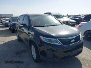 2014 Kia Sorento LX with VIN 5XYKT3A63EG421961, listed as a IAAI auction lot 41752398 with 1 mi miles. Bid and sale history available at carsss.com. Image 1.