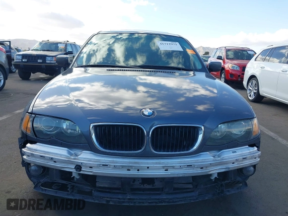 2002 BMW 3 Series 325i with VIN WBAET37482NG74460, listed as a IAAI auction lot 41712972 with 176,762 mi miles. Bid and sale history available at carsss.com. Image 6.