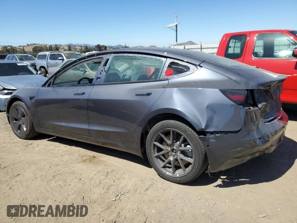 2022 Tesla Model 3 z VIN 5YJ3E1EA2NF336165, wystawiony jako Copart lot #80166114 z przebiegiem 23 097 mil mil oraz Szkoda całkowita • Salvage title. Historia ofert i sprzedaży dostępna na DreamBid. Obrazek 2.