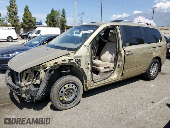 2011 Kia Sedona LX with VIN KNDMG4C75B6372298, listed as a Copart auction lot 62143844 with 180,287 mi miles and Salvage Title. Bid and sale history available at carsss.com. Image 1.