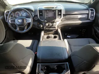 2019 Ram 1500 Big Horn z VIN 1C6RREBT1KN617342, wystawiony jako Copart lot #53866005 z przebiegiem 69 858 mil mil oraz Szkoda całkowita • Salvage title. Historia ofert i sprzedaży dostępna na DreamBid. Obrazek 8.
