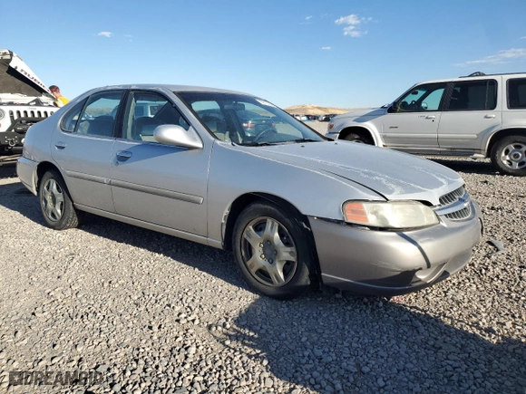 2000 Nissan Altima XE with VIN 1N4DL01D8YC157169, listed as a Copart auction lot 68153394 with 241,902 mi miles and Salvage Title. Bid and sale history available at carsss.com. Image 4.