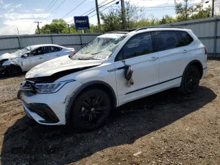 2022 Volkswagen Tiguan SE R-Line Black z VIN 3VV8B7AX8NM071454, wystawiony jako Copart lot #56141535 z przebiegiem 26 514 mil mil oraz Szkoda całkowita • Salvage title. Historia ofert i sprzedaży dostępna na DreamBid. Obrazek 1.