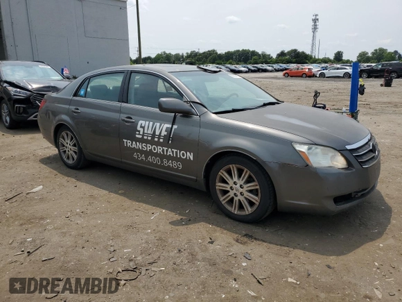 2005 Toyota Avalon XL z VIN 4T1BK36B85U014222, wystawiony jako Copart lot #59955415 z przebiegiem 239 897 mil mil oraz Czysty tytuł • Clean title. Historia ofert i sprzedaży dostępna na DreamBid. Obrazek 4.