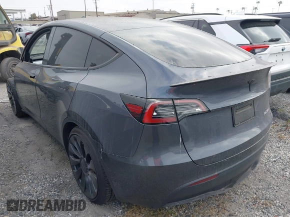 2023 Tesla Model Y Performance z VIN 7SAYGDEF6PF774965, wystawiony jako IAAI lot #41655550 z przebiegiem 33 824 mil mil oraz . Historia ofert i sprzedaży dostępna na DreamBid. Obrazek 3.