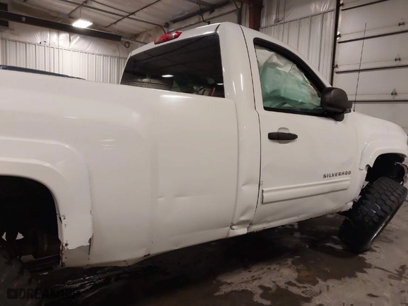 2013 Chevrolet Silverado 1500 LT with VIN 1GCNKSE02DZ169359, listed as a IAAI auction lot 41607634 with 215,431 mi miles. Bid and sale history available at carsss.com. Image 20.