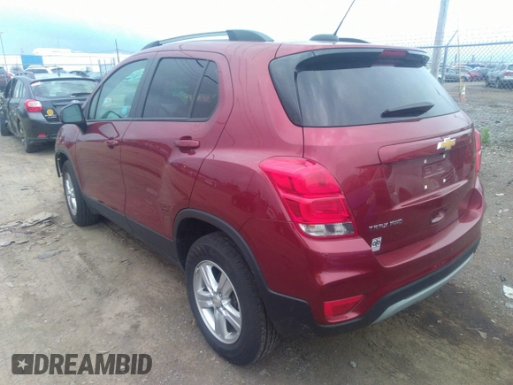 2021 Chevrolet Trax LT with VIN KL7CJPSM4MB367798, listed as a IAAI auction lot 37214815 with 17,642 mi miles. Bid and sale history available at carsss.com. Image 3.