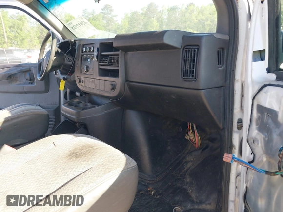 2014 Chevrolet Express Cargo Van with VIN 1GCSGAFX2E1151373, listed as a IAAI auction lot 42045528 with 123,718 mi miles. Bid and sale history available at carsss.com. Image 5.