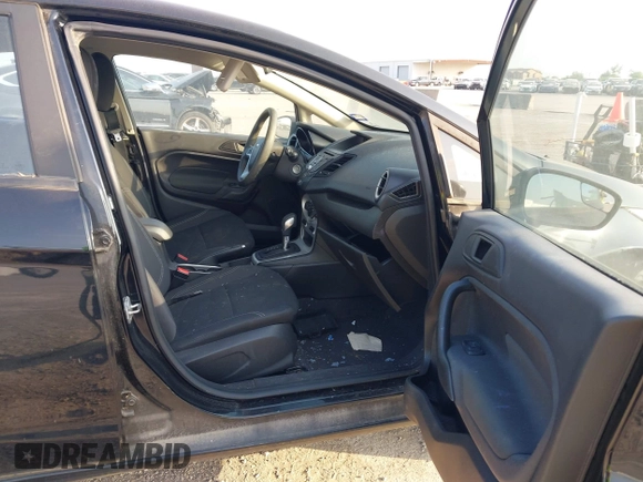 2018 Ford Fiesta SE z VIN 3FADP4BJXJM117051, wystawiony jako IAAI lot #42049956 z przebiegiem 27 367 mil mil oraz . Historia ofert i sprzedaży dostępna na DreamBid. Obrazek 5.
