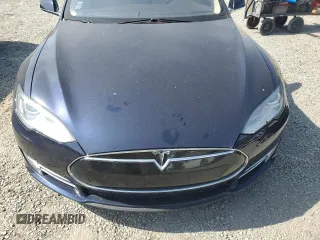 2014 Tesla Model S 60 z VIN 5YJSA1H17EFP33261, wystawiony jako Copart lot #58804465 z przebiegiem 147 583 mil mil oraz Czysty tytuł • Clean title. Historia ofert i sprzedaży dostępna na DreamBid. Obrazek 13.