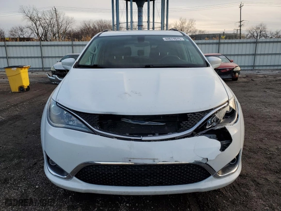 2017 Chrysler Pacifica Touring-L with VIN 2C4RC1BG6HR788637, listed as a Copart auction lot 44674075 with 95,947 mi miles and Salvage Title. Bid and sale history available at carsss.com. Image 5.