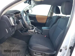 2020 Toyota Tacoma SR5 z VIN 3TMAZ5CN2LM115831, wystawiony jako Copart lot #59134155 z przebiegiem 116 532 mil mil oraz Szkoda całkowita • Salvage title. Historia ofert i sprzedaży dostępna na DreamBid. Obrazek 7.