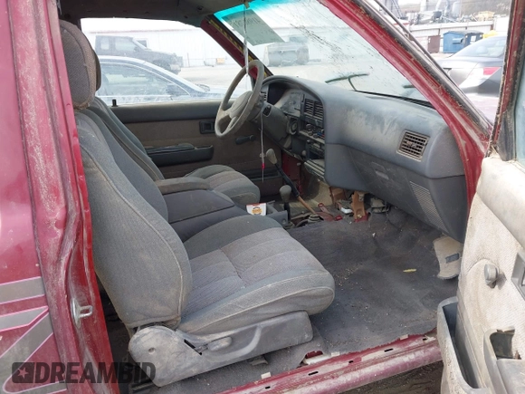 1990 Toyota Pickup SR5 z VIN JT4VN13G8L5037875, wystawiony jako IAAI lot #41986781 z przebiegiem 321 404 mil mil oraz . Historia ofert i sprzedaży dostępna na DreamBid. Obrazek 5.