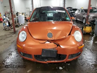 2010 Volkswagen New Beetle Coupe with VIN 3VWPG3AG2AM035688, listed as a Copart auction lot 43727685 with 83,346 mi miles and Salvage Title. Bid and sale history available at carsss.com. Image 5.