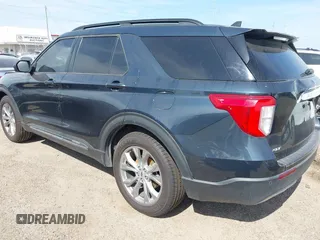 2022 Ford Explorer XLT z VIN 1FMSK7DHXNGA75438, wystawiony jako IAAI lot #42063723 z przebiegiem 45 857 mil mil oraz . Historia ofert i sprzedaży dostępna na DreamBid. Obrazek 3.