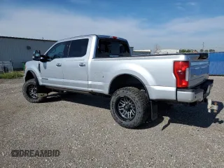 2018 Ford F-350 XL z VIN 1FT8W3BT1JEB01191, wystawiony jako Copart lot #61360815 z przebiegiem 211 542 mil mil oraz Czysty tytuł • Clean title. Historia ofert i sprzedaży dostępna na DreamBid. Obrazek 2.
