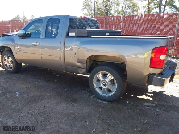 2012 Chevrolet Silverado 1500 LT with VIN 1GCRCSE06CZ277402, listed as a IAAI auction lot 40880052 with 140,769 mi miles. Bid and sale history available at carsss.com. Image 3.