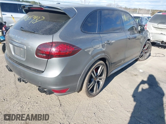 2014 Porsche Cayenne GTS z VIN WP1AD2A27ELA75187, wystawiony jako IAAI lot #41685987 z przebiegiem 77 962 mil mil oraz . Historia ofert i sprzedaży dostępna na DreamBid. Obrazek 4.