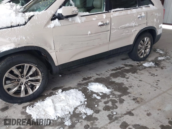 2011 Kia Sorento EX with VIN 5XYKU4A29BG040661, listed as a IAAI auction lot 41542762 with 185,108 mi miles. Bid and sale history available at carsss.com. Image 13.