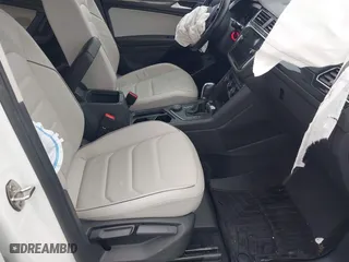 2019 Volkswagen Tiguan SEL Premium with VIN 3VV4B7AX9KM053328, listed as a IAAI auction lot 41960908 with 42,821 mi miles. Bid and sale history available at carsss.com. Image 5.