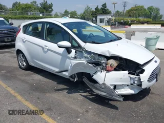2018 Ford Fiesta SE z VIN 3FADP4EJ8JM141067, wystawiony jako IAAI lot #42417301 z przebiegiem 71 150 mil mil oraz . Historia ofert i sprzedaży dostępna na DreamBid. Obrazek 1.