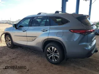 2021 Toyota Highlander XLE with VIN 5TDHZRBH1MS150749, listed as a Copart auction lot 62416335 with 43,900 mi miles and Salvage title. Bid and sale history available at DreamBid. Image 2.