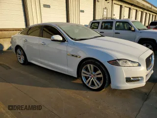 2016 Jaguar XJ R-Sport with VIN SAJWJ1CD8G8W02265, listed as a Copart auction lot 42821565 with 89,628 mi miles and Clean title. Bid and sale history available at DreamBid. Image 4.