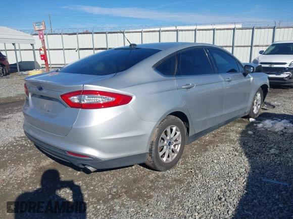 2015 Ford Fusion S with VIN 3FA6P0G77FR135015, listed as a IAAI auction lot 41399694 with 132,175 mi miles. Bid and sale history available at carsss.com. Image 4.