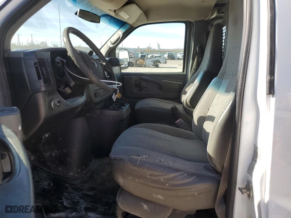 2014 GMC Savana Cargo Van with VIN 1GTW7FCA3E1915858, listed as a Copart auction lot 81833324 with 249,661 mi miles and Salvage Title. Bid and sale history available at carsss.com. Image 7.