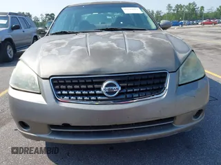 2005 Nissan Altima SE z VIN 1N4BL11D95N437079, wystawiony jako IAAI lot #42399612 z przebiegiem 296 135 mil mil oraz . Historia ofert i sprzedaży dostępna na DreamBid. Obrazek 6.